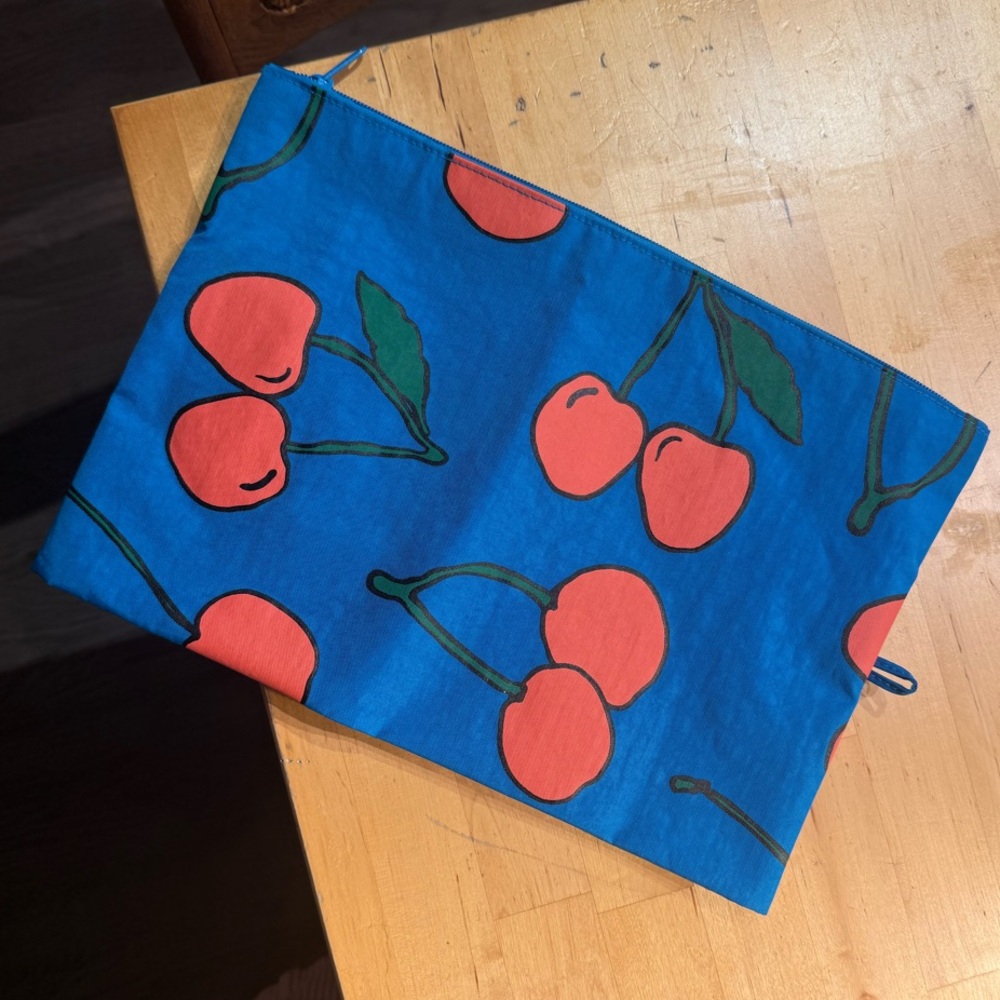 BAGGU - Large Cherry Go Pouch